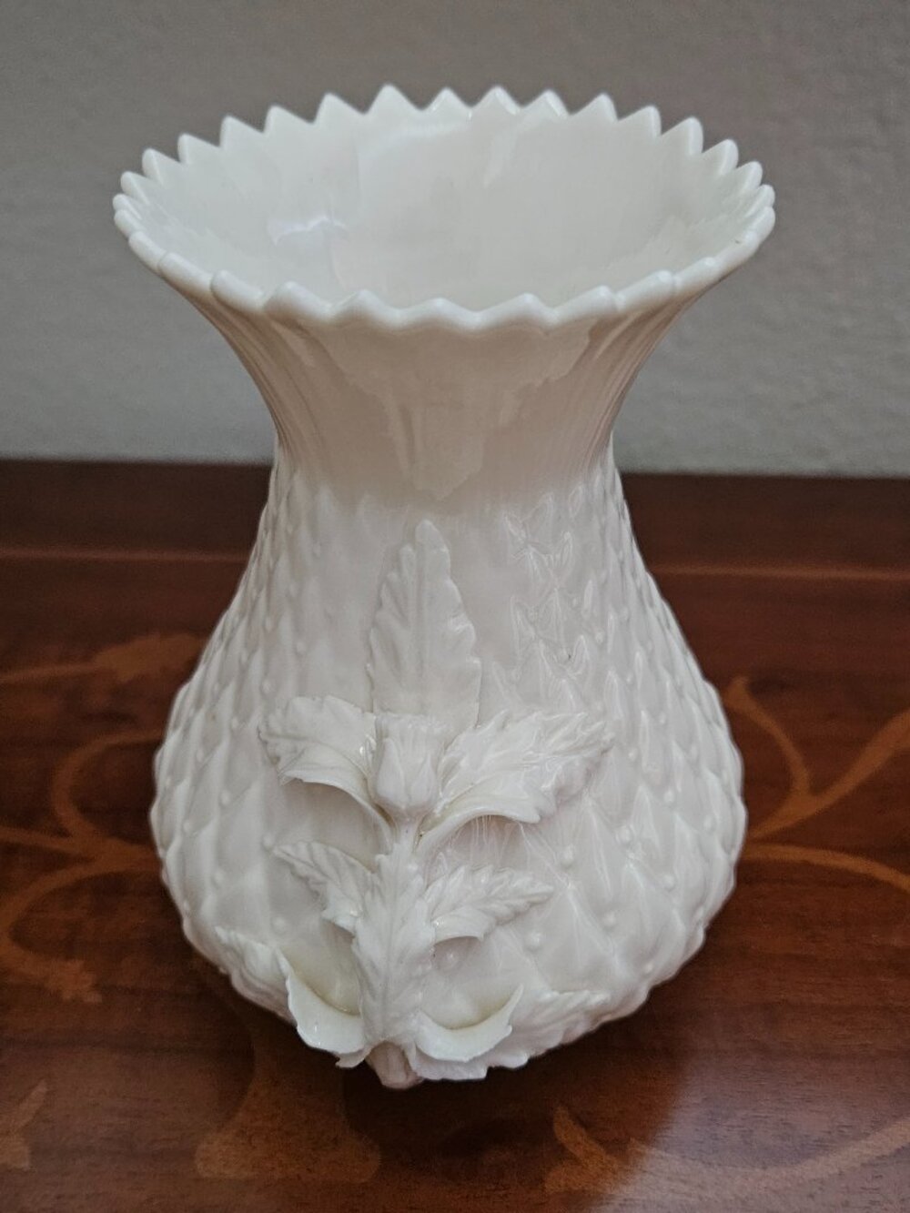 RARE ANTIQUE VINTAGE BELLEEK IRISH NEPTUNE PORCELAIN CORAL SHELL VASE POT